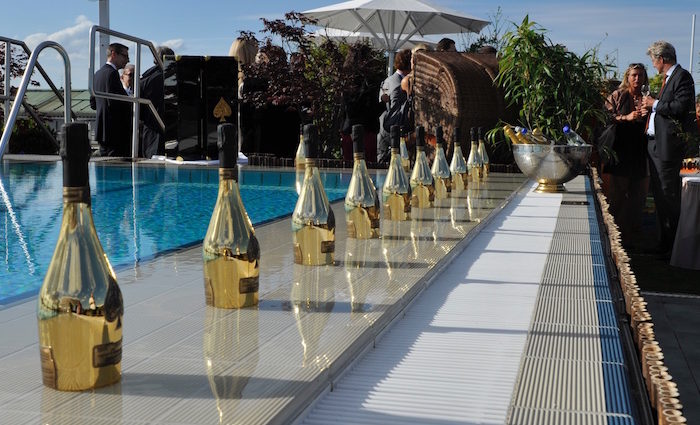 München feiert mit Armand de Brignac München feiert mit Armand de Brignac