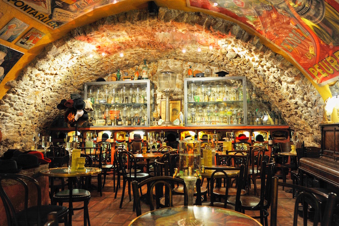 Absinthe Bar in Antibes an der Côte d'Azur