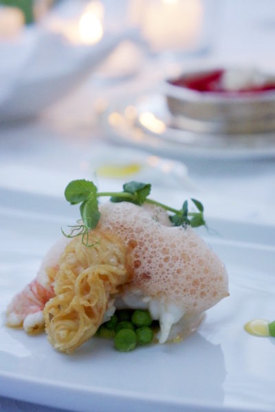 Steinbutt auf Ochsenherztomaten mit Curryschaum und Finger Limes