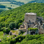 Der Sundgau. Das Paradies, ein Pfau und ein Gockel