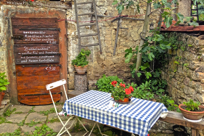 Pfalzfeste: Wein, Flammkuchen, Geselligkeit. Unser Tipp: Hambach