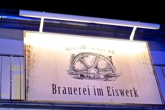 Grünweizen Polaris und Bourbonbock3. Die Mikrobrauerei von Paulaner im historischen Eiswerk