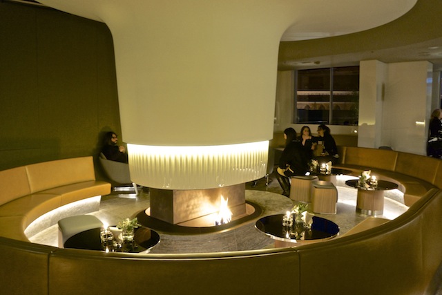 Wintergarten-Lounge im Bayerischen Hof. Gäste genießen "a world of its own"