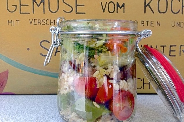 Immer donnerstags: Gemüse vom Kochtisch, Wochenmarkt Lehel