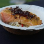 Grillen: Lachs vom Holzbrett mit Ananas-Reis