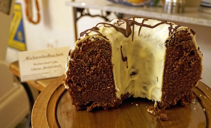 Saftiger Rotweinkuchen. Rezept aus dem Richtershof - FOODHUNTER