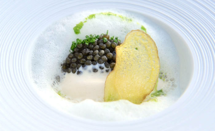 Haselnussmilch und Kaviar