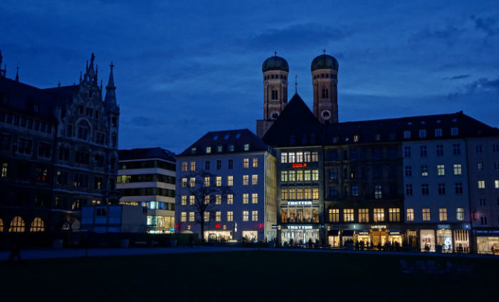 Marienhof nachts
