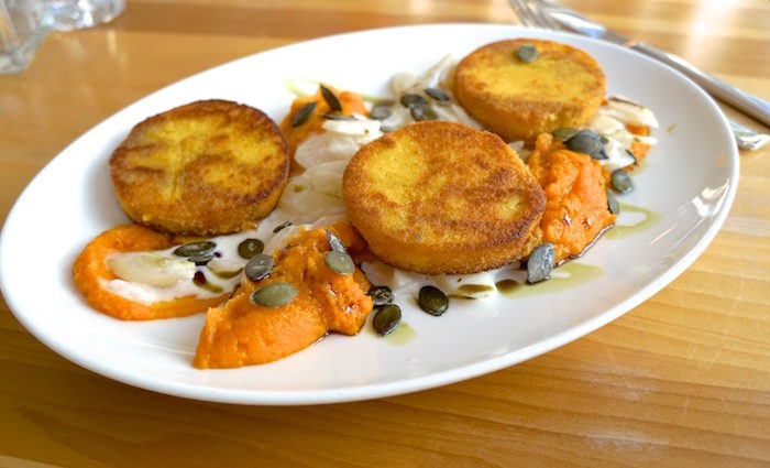 Vegetarisch: Gebratene Rosmarin-Thymian-Polenta-Taler