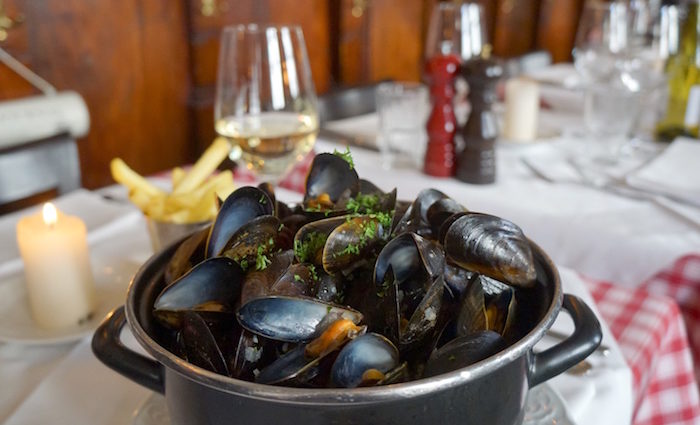Moules et Frites - Miesmuscheln perfekt zubereitet Moules et Frites - Miesmuscheln perfekt zubereitet