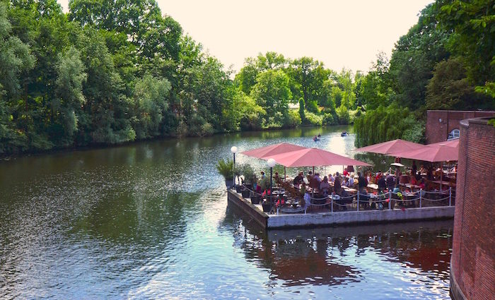 Die Bucht Hamburg. Sundowner am Alsterfleet Die Bucht Hamburg. Sundowner am Alsterfleet