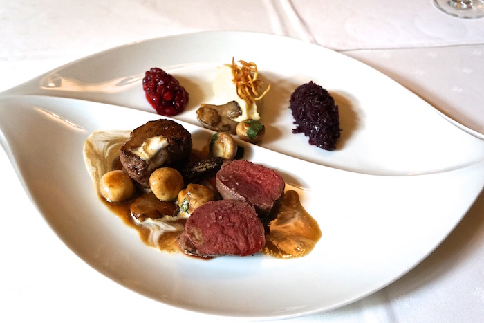 Rehmedaillons mit Pilzen und Selleriepüree