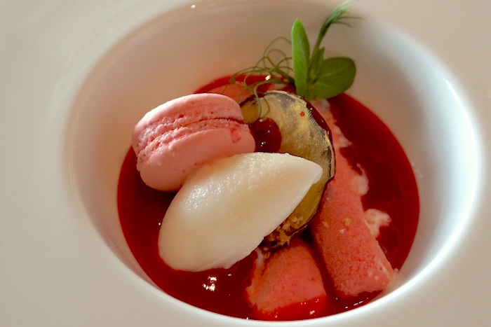 Food-Pairing: Spargel-Eis mit Rhabarber-Mousse