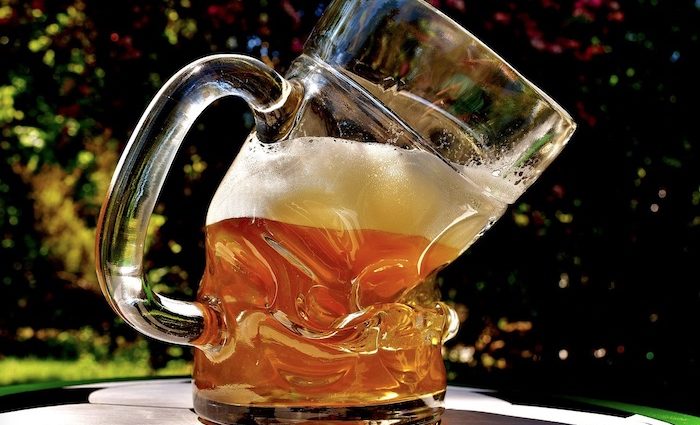 Schäumen vor Ärger - Plastik im Bier Schäumen vor Ärger - Plastik im Bier